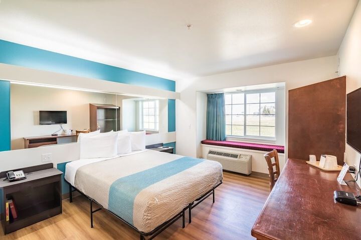 Room 16 of 38