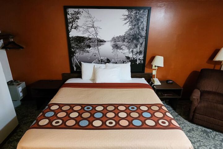 Room 8 of 25