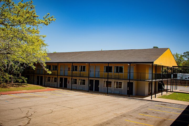 Hotel 8 of 51