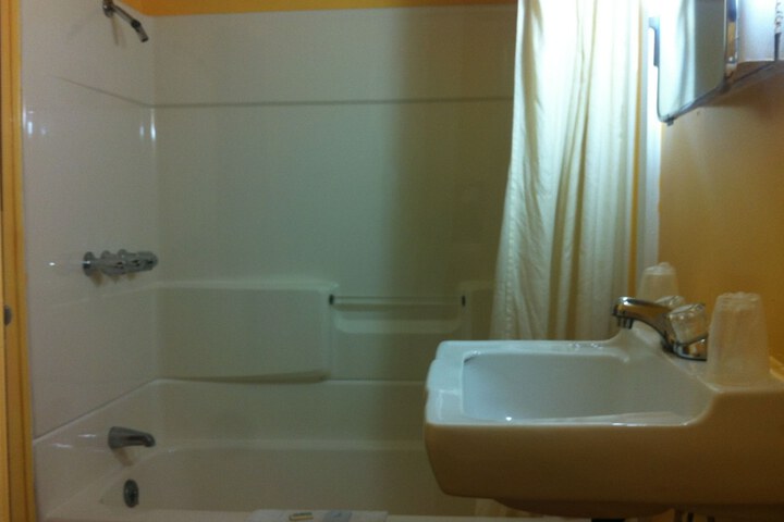 Green Crest Motel