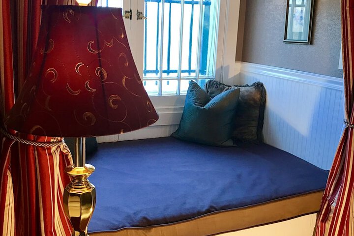 Room 33 of 65