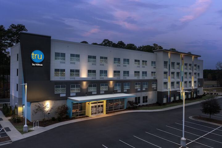 Tru by Hilton Fayetteville I-95 NC