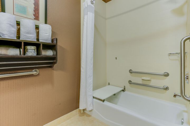 Holiday Inn Express Hotel & Suites Huntsville by IHG