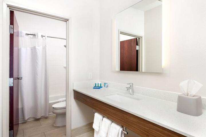 Holiday Inn Express Hotel & Suites Conroe I-45 North by IHG