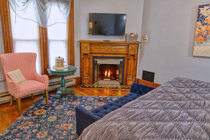 Rockwell Falls Inn and Wine Bar