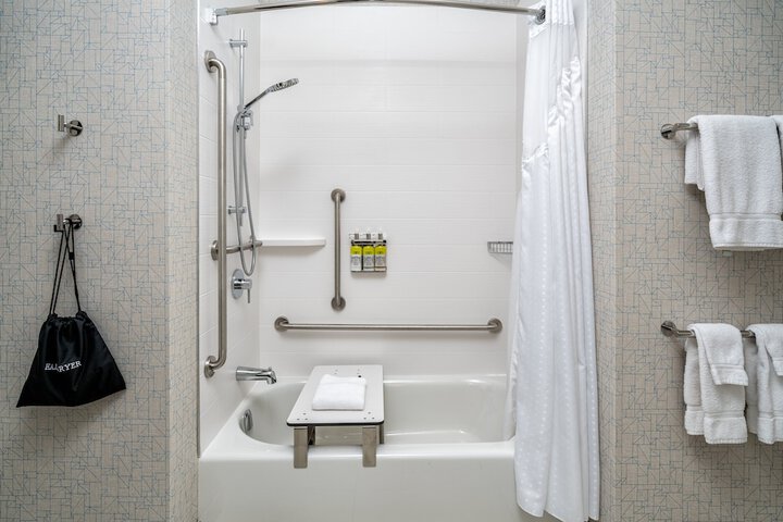 Holiday Inn Express & Suites Brandon by IHG