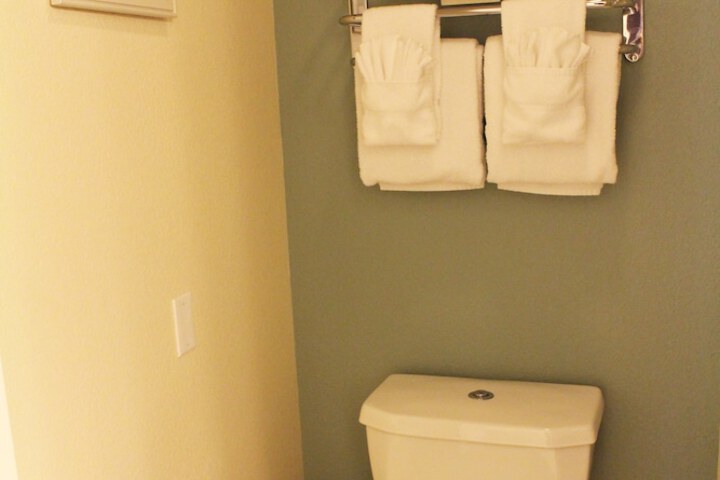 Room 27 of 39