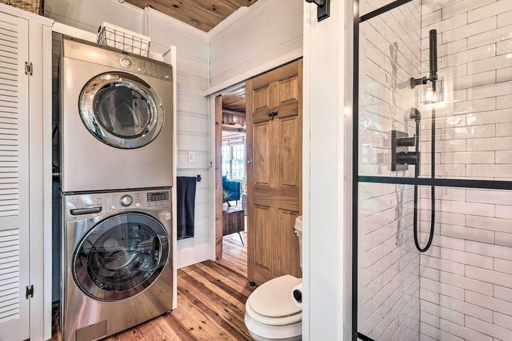 Charming Bristol Cottage w / Private Beach!