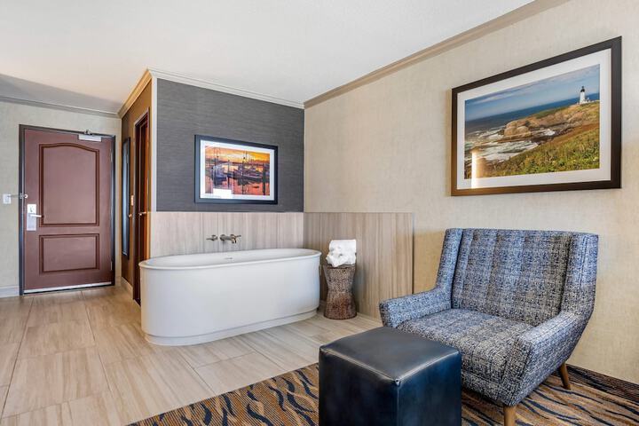 Elizabeth Oceanfront Suites an Ascend Collection Hotel