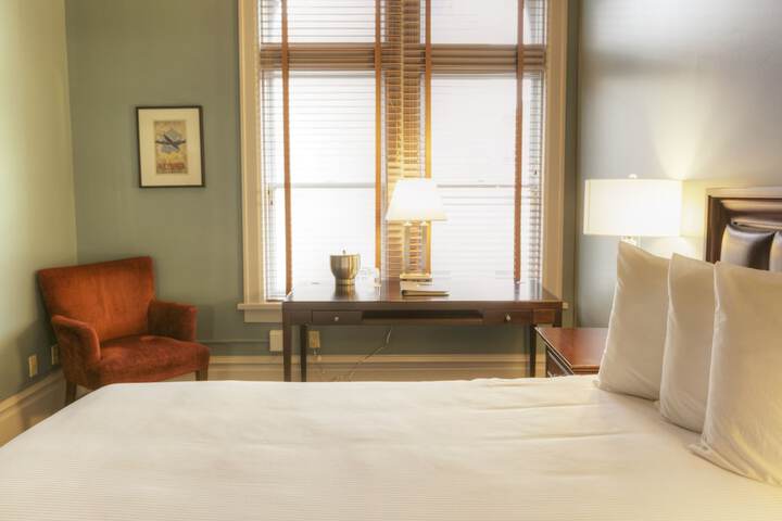 Montvale Hotel