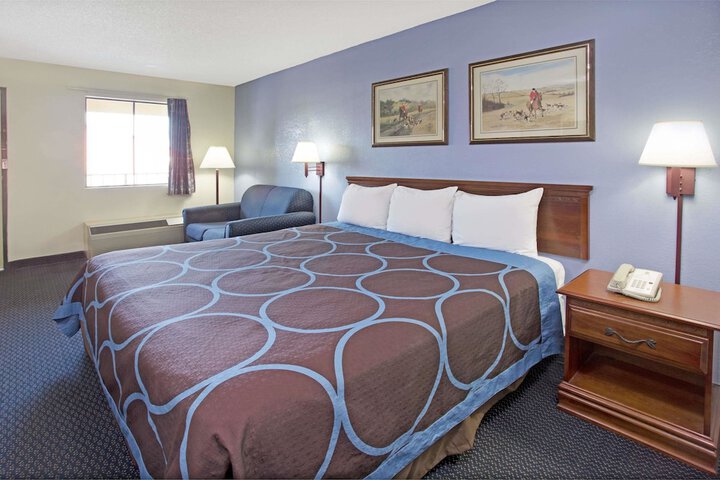 Room 9 of 14