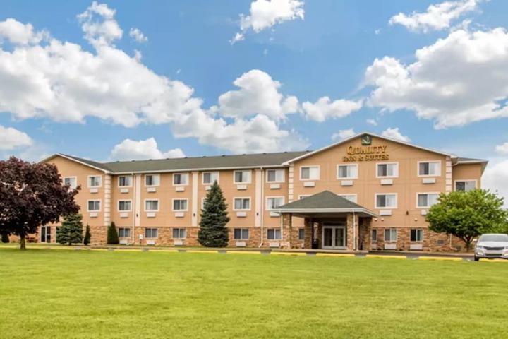 Hotel 2 of 72