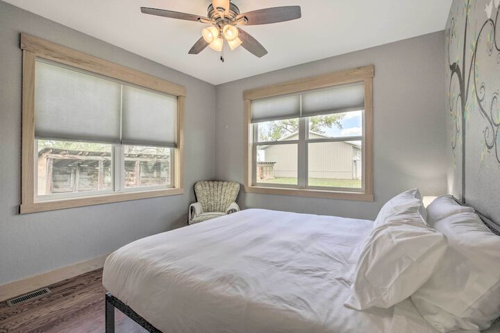 Idyllic Gem: Screened Porch 1 / 2 Mi to River!