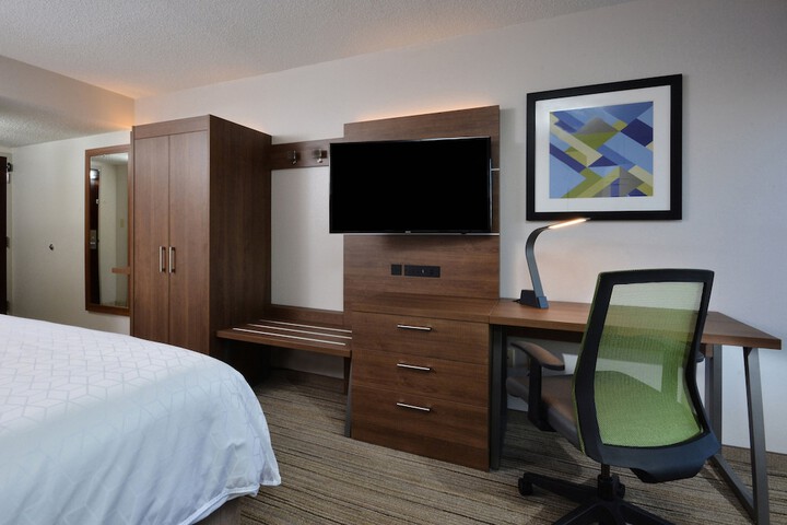 Room 12 of 40