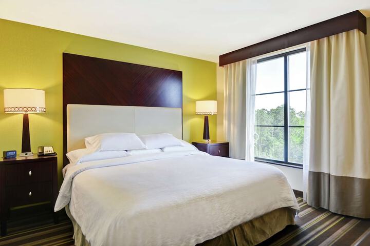 Room 27 of 78