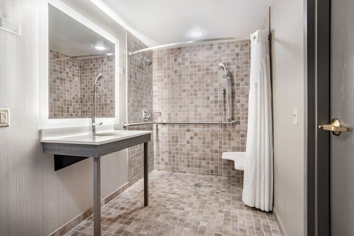 Holiday Inn Lafayette-City Centre by IHG