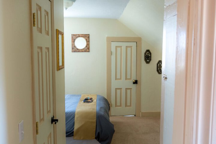 Room 10 of 20