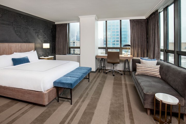The Marquette Hotel Curio Collection by Hilton