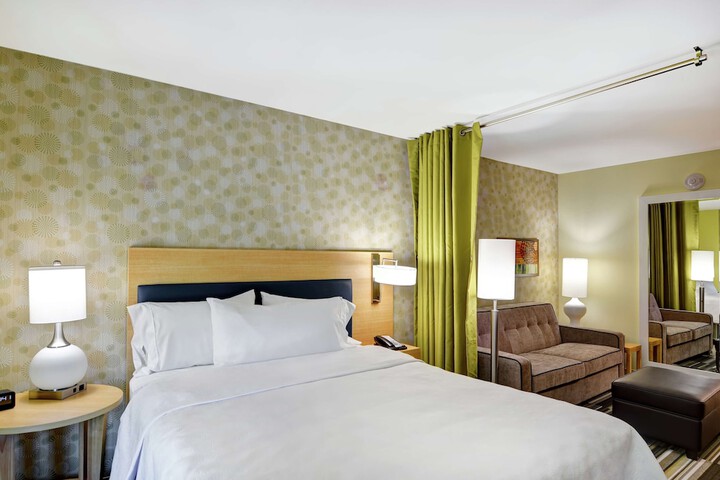 Room 33 of 46