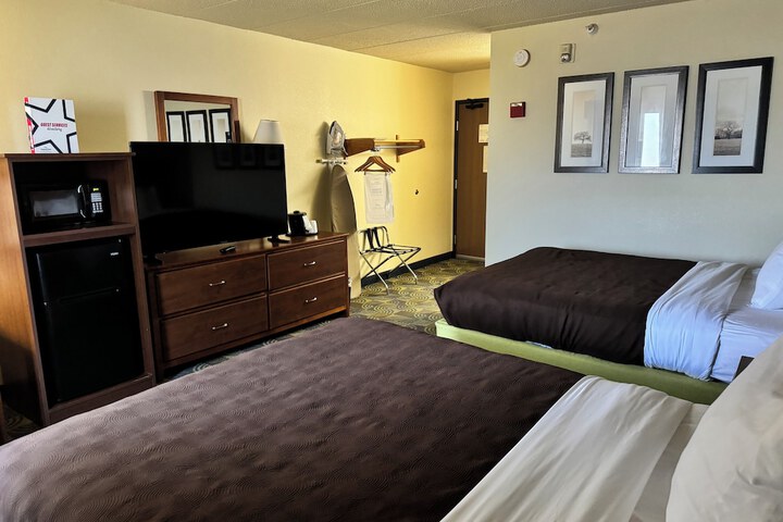 AmericInn by Wyndham Kewanee