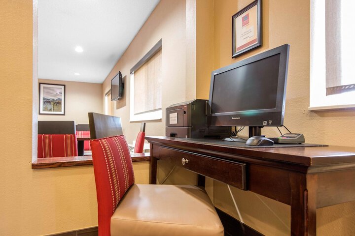 Business Center 24 of 26