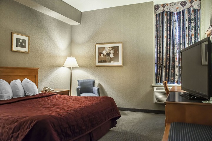 Room 32 of 37