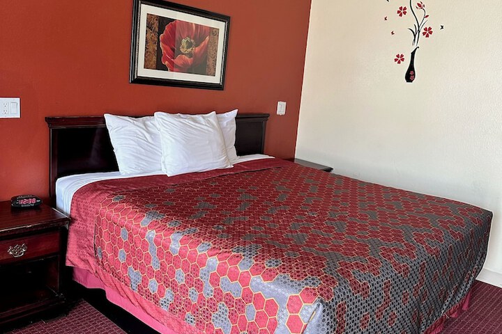 Room 3 of 8
