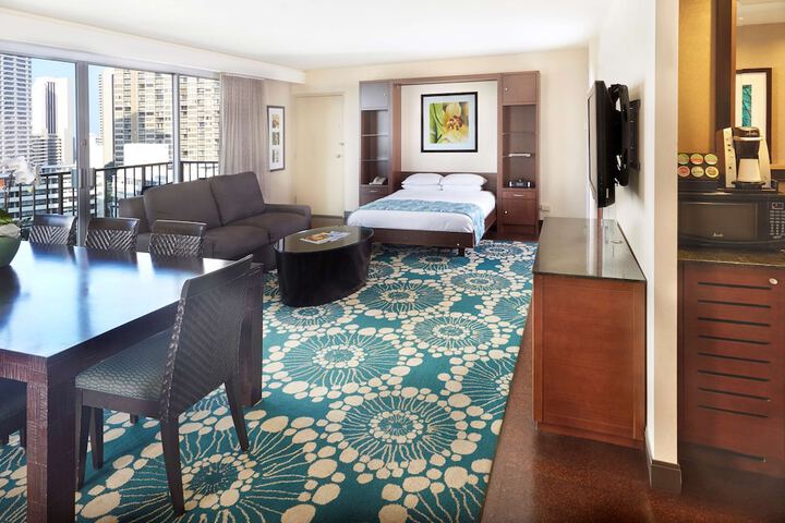 DoubleTree by Hilton Hotel Alana - Waikiki Beach