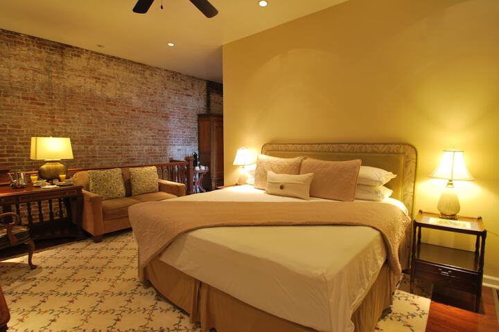 Room 33 of 41
