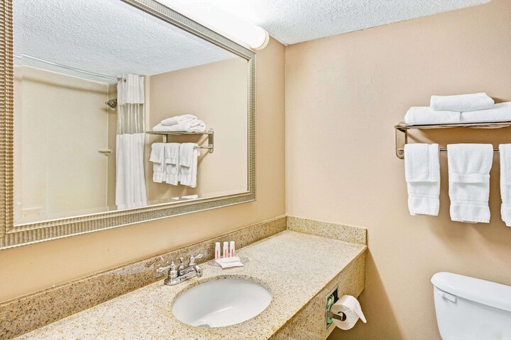 Room 19 of 39