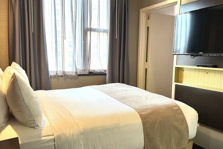 Room 13 of 48