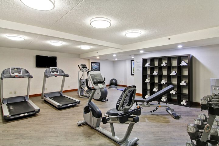 Holiday Inn Oakville Centre by IHG