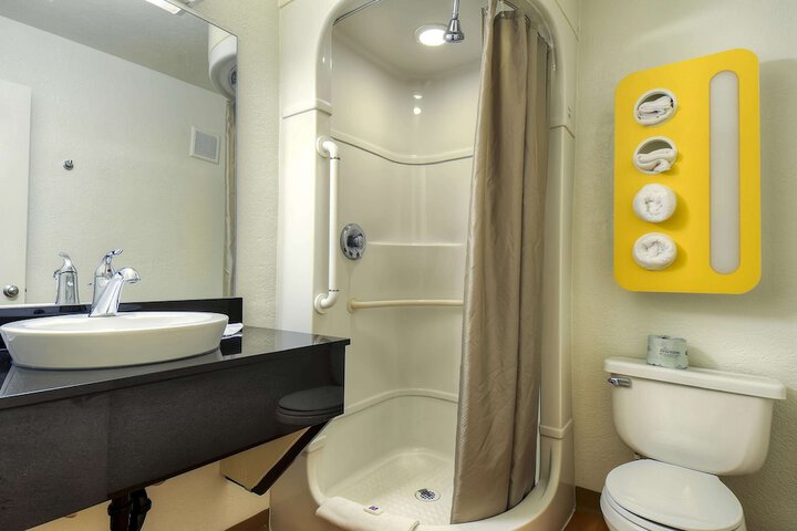 Room 14 of 28