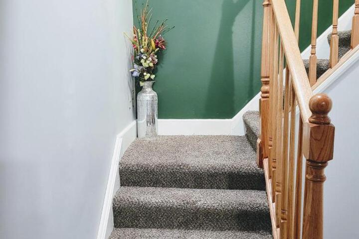 Nice house with private parking king bed fenced yard