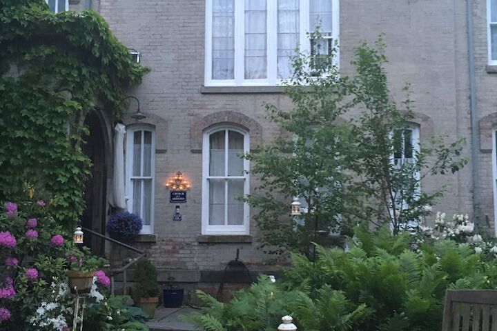 Church Des Artistes Guest House