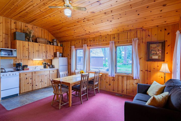 Lake Creek Lodge