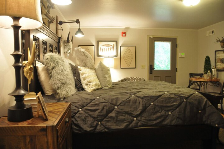 Two Hearts Inn