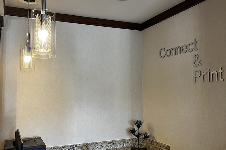 Business Center 31 of 33