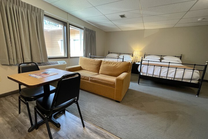 Room 15 of 25