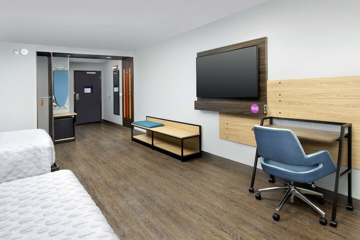 Room 17 of 46