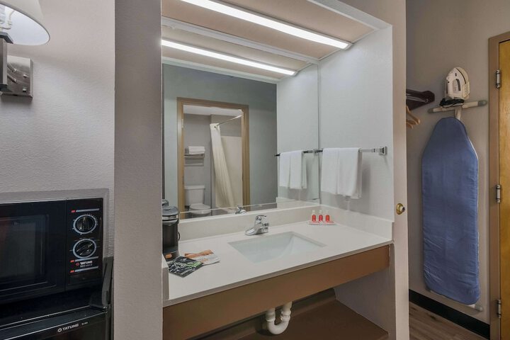 Econo Lodge Inn & Suites Diamondhead
