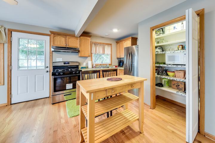 Salem Vacation Home w / Dock: Steps to Paddock Lake
