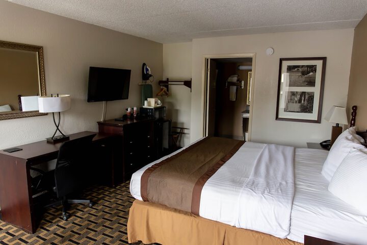 Room 6 of 11