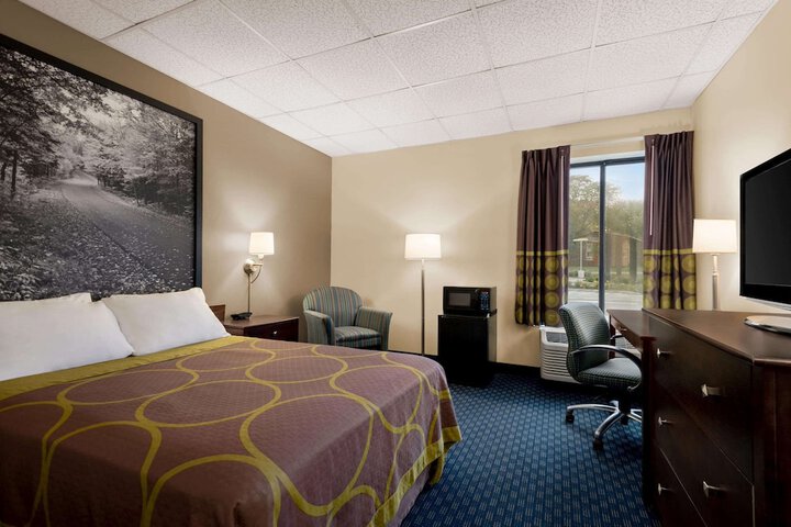 Super 8 by Wyndham Liverpool / Syracuse North Airport