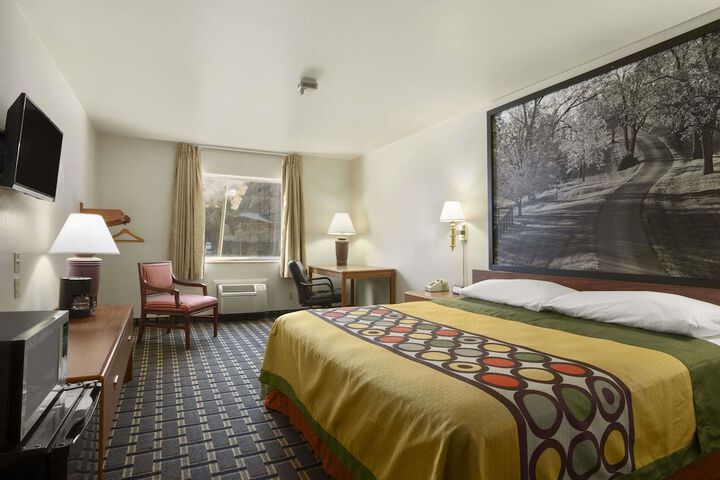 Room 10 of 22