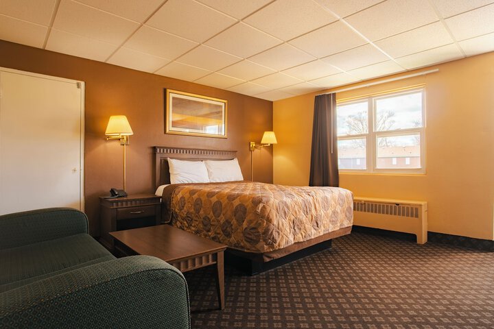 Room 9 of 15