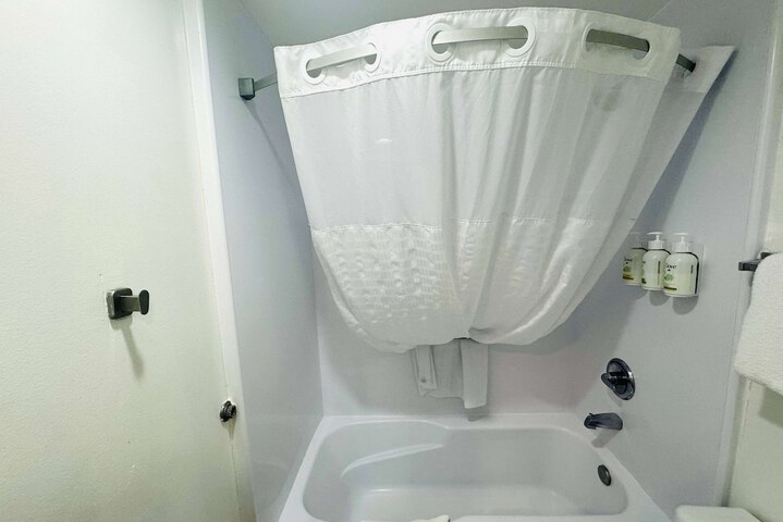 Room 33 of 92