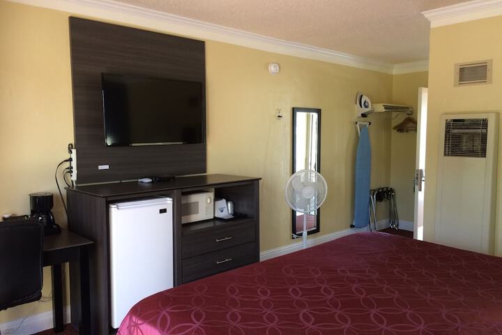 Room 25 of 46