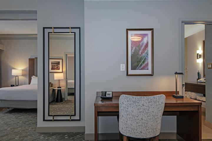 DoubleTree by Hilton Hotel West Edmonton