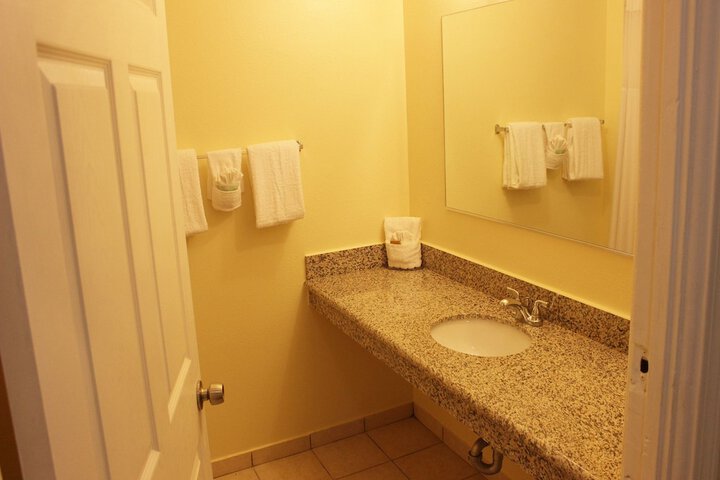 Room 10 of 16